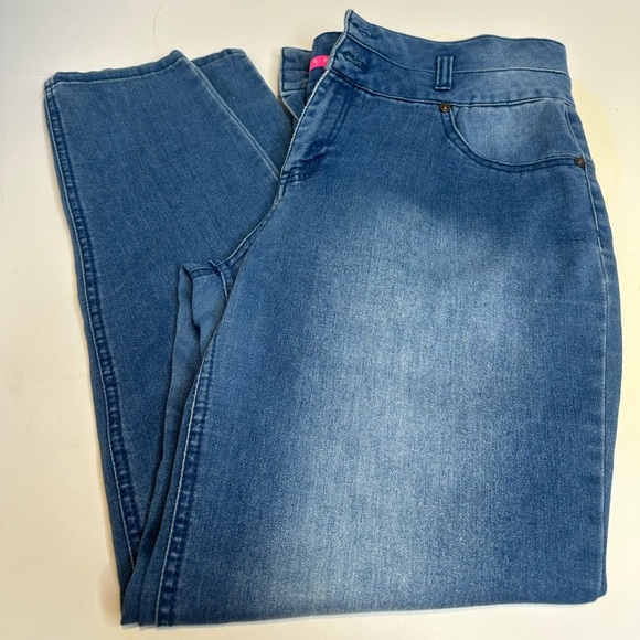 Tinseltown Denim - Jr size legging jeans 13 zipper and button in front, back pockets. super cute